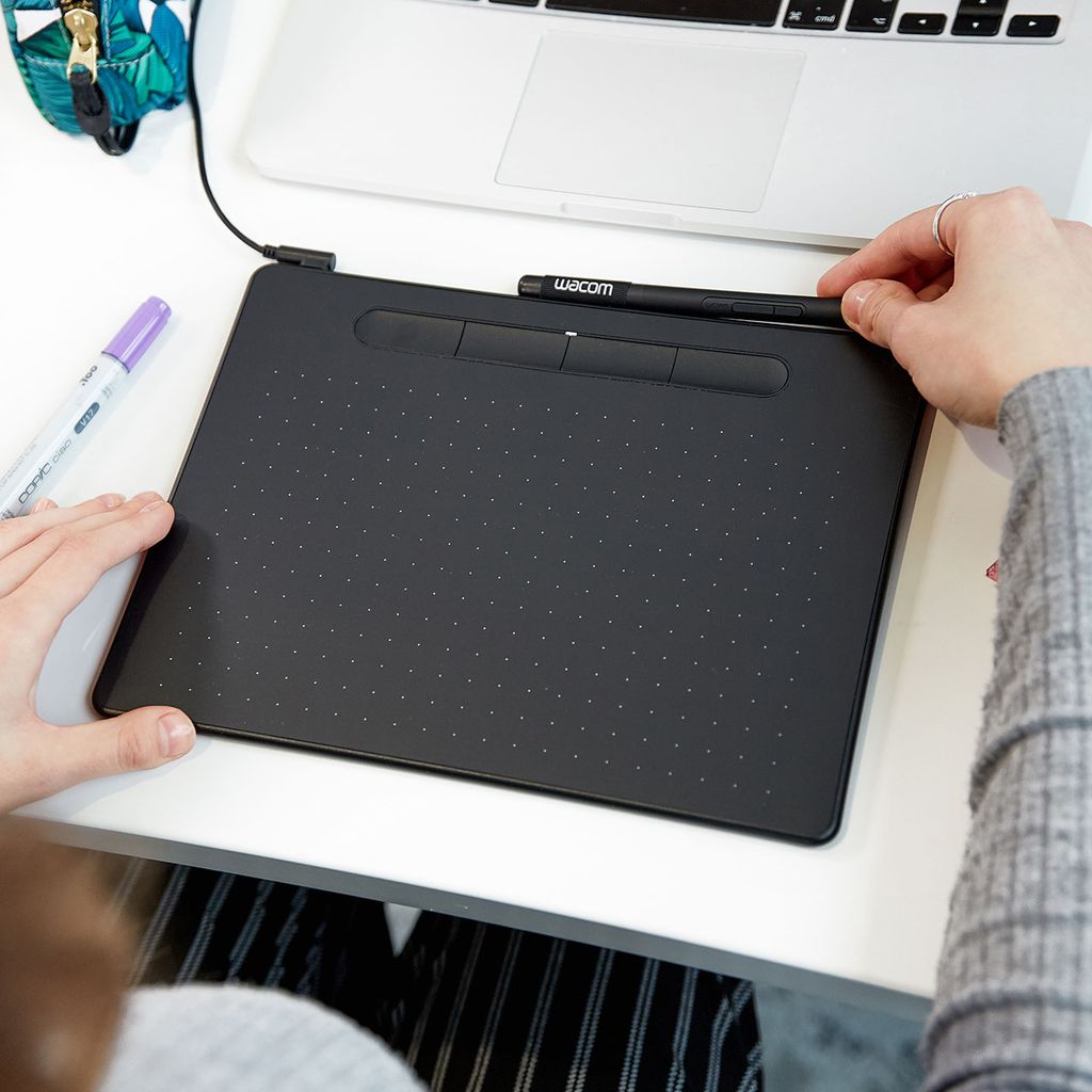 Bảng vẽ Wacom Intuos M (Black) CTL-6100