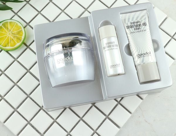 bộ dưỡng trắng da ốc sên màu trắng