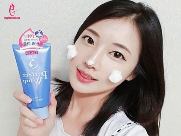 cách dùng Sữa rửa mặt Shiseido Perfect Whip Senka Xanh