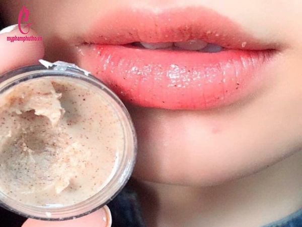 cách dùng Tẩy da chết môi Lip Scrub Beauty Treats