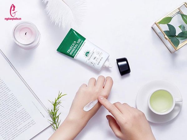 cách dùng Kem chống nắng Some by mi Truecica Mineral 100 Calming suncream