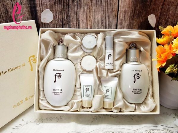 Dưỡng trắng da và trị nám Whoo Radiant White Special Set 7 sản phẩm màu trắng