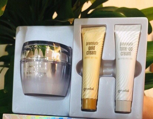 bộ kem ốc sên goodal gồm tuyp kem màu vàng