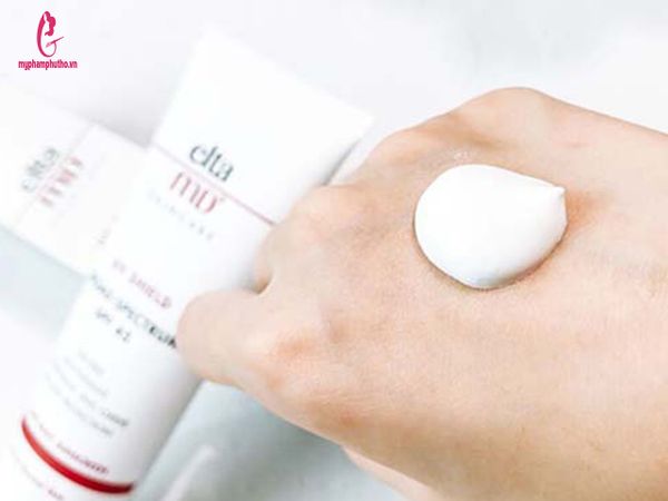 thành phân Kem Chống Nắng Elta MD SPF 45+