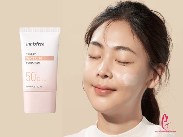 review Kem chống nắng Innisfree Tone Up Watering Sunscreen SPF 50+ PA ++++ ( DA KHÔ)