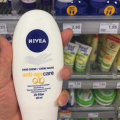 Kem dưỡng da tay Nivea Q10