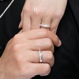  Couple Rings - Nhẫn Cặp Bản Mo Tròn 1 Line Đá Dợn Sóng-2475NH 