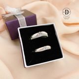  Couple Rings - Nhẫn Cặp Bản Mo Tròn 1 Line Đá Dợn Sóng-2475NH 