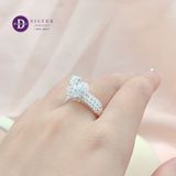  Silver Ring - Nhẫn Bạc 925 Cao Cấp - Nhẫn Premium  Hoa Xoáy Đá Baguette Đá Chủ 6li Bản Đá Baguette Chéo - P2637NH - Ddreamer 