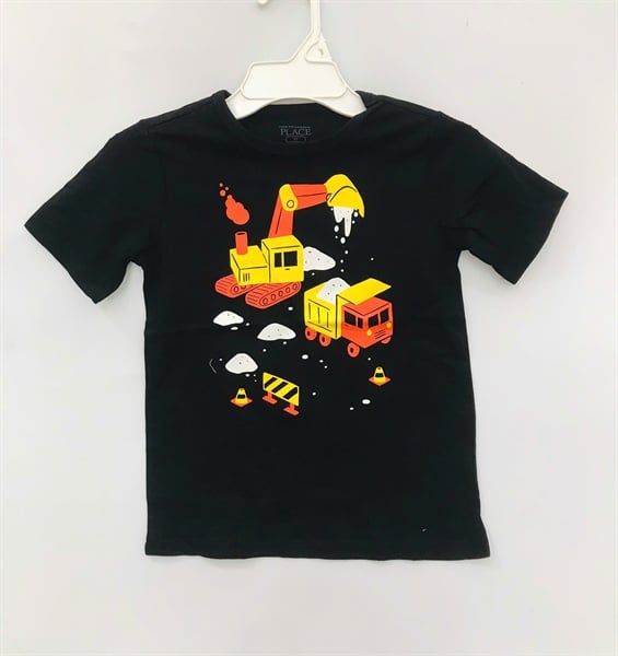  Áo thun PL4CE đen xe cẩu bé trai 
