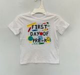  Áo thun PL4CE trắng first day of pre K bé trai 