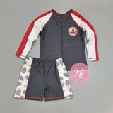  Đồ bơi tay dài xám phối tay viền đỏ cho bé trai 