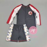  Đồ bơi tay dài xám phối tay viền đỏ cho bé trai 