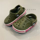  Dép CR0CS xanh rêu viền chữ bé trai gái 