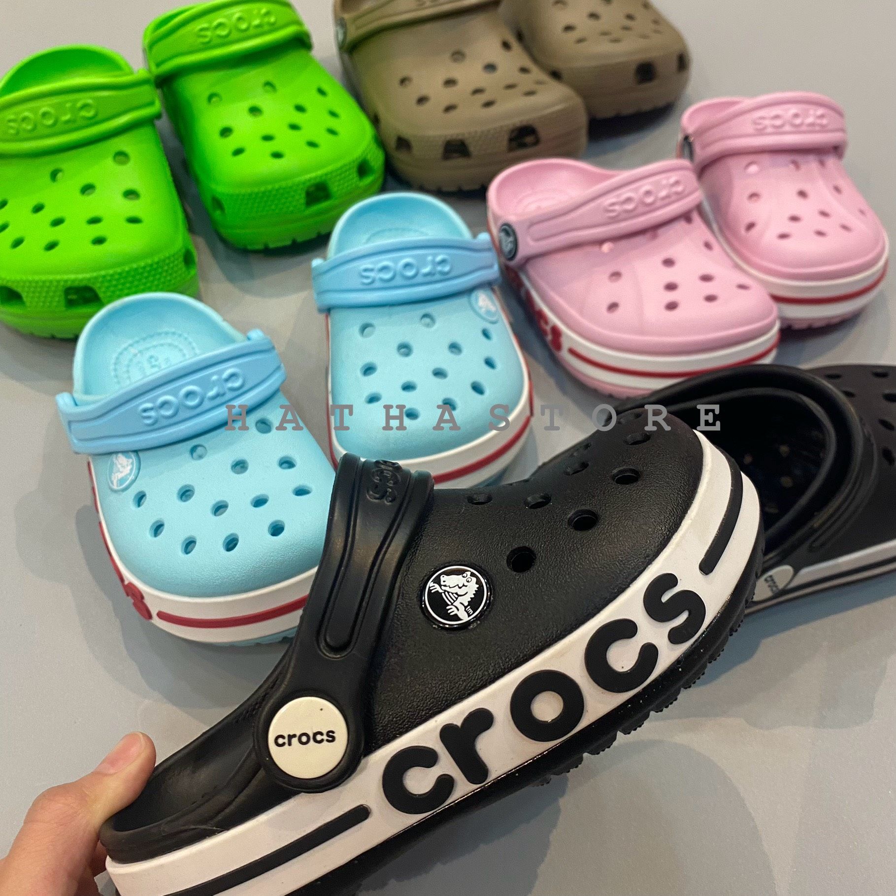  Dép CR0CS tím viền chữ bé gái trai 