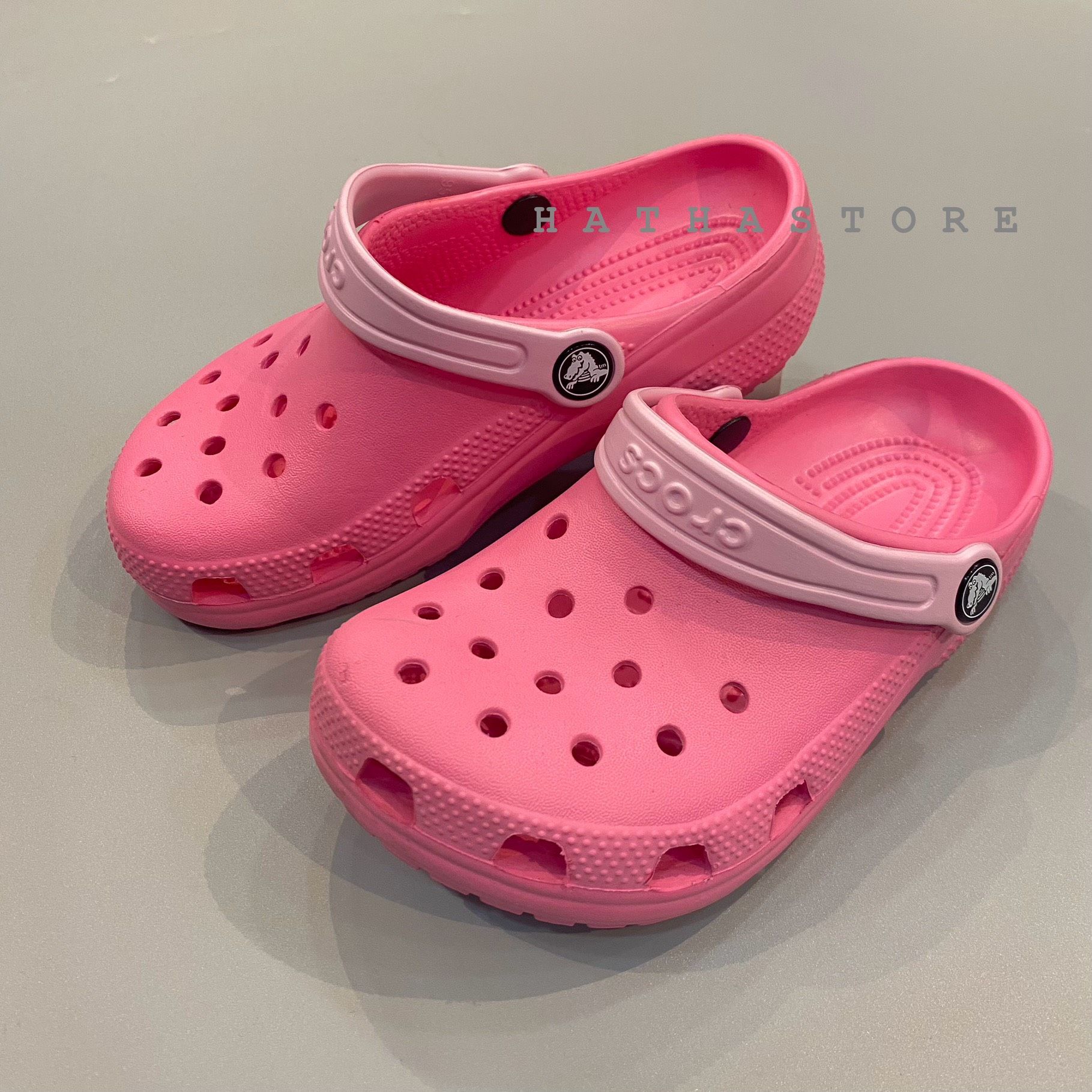  Dép Crocs hồng nhạt bé gái 