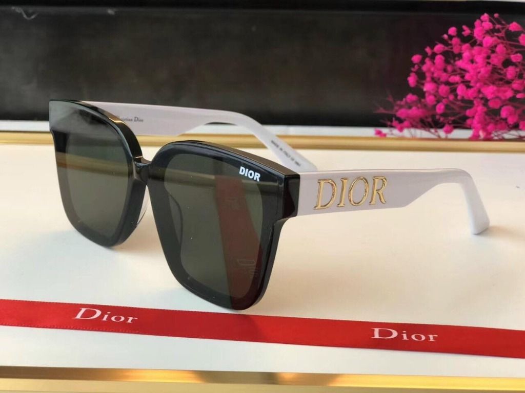 Kính dior gong trắng