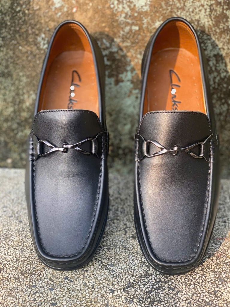 Giày nam Clarks màu đen có khoá mã 18124M