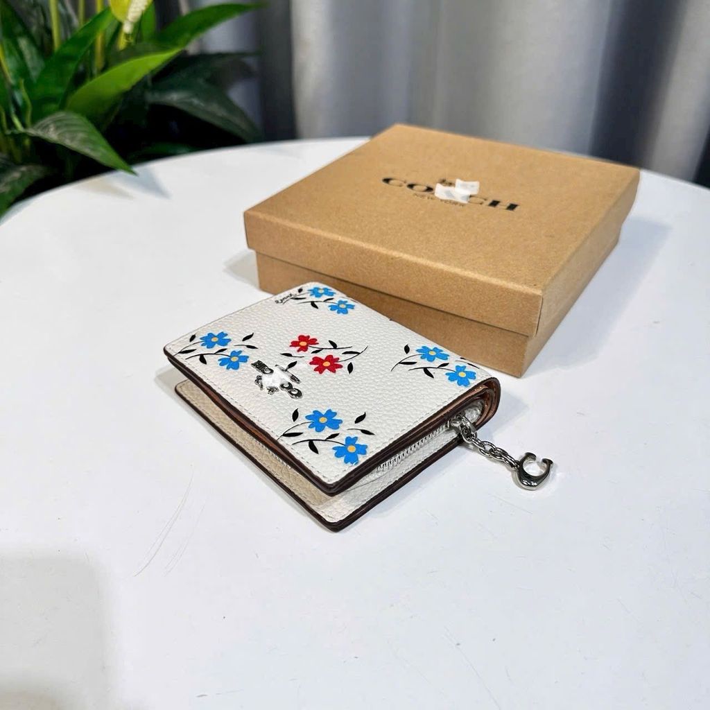 Ví Coacch ngắn 250824B