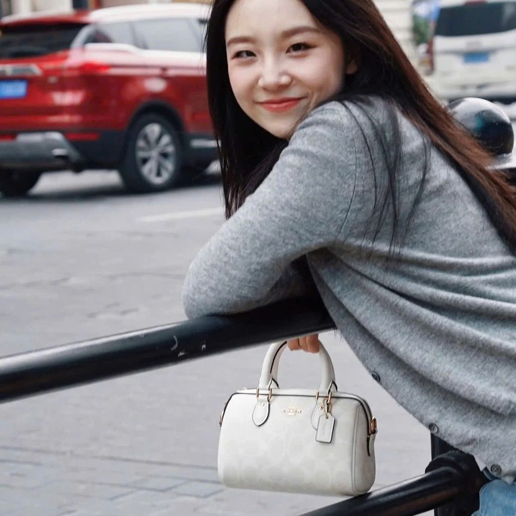 Túi Coach trống màu trắng vân