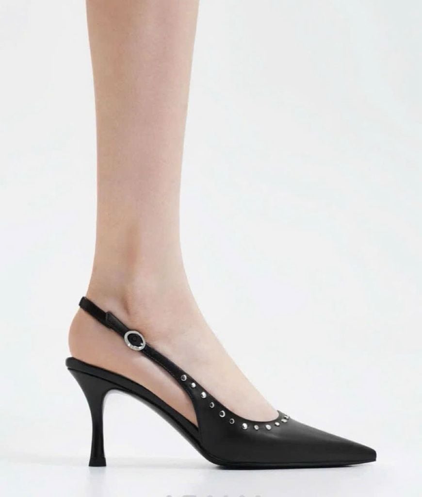 Giày màu đen CNK mã CNK2812