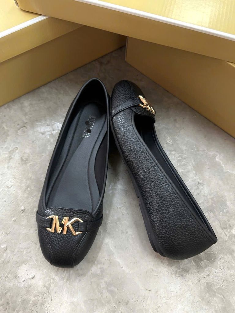 Giày bệt Màu đen khóa Vàng MK2811