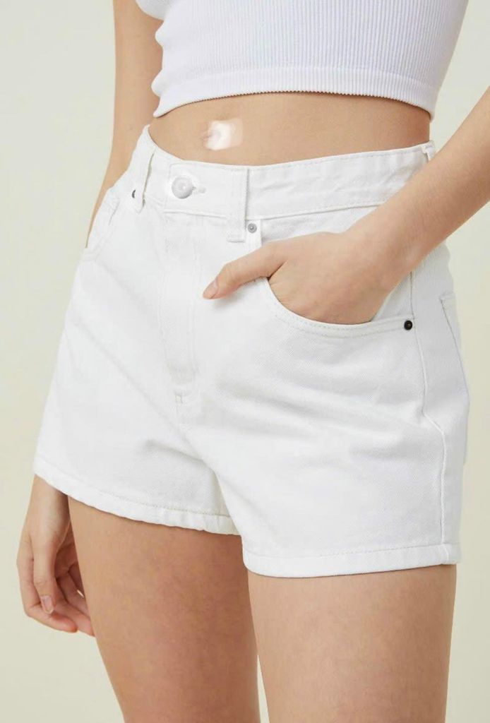 short jean nữ  Sneak peek trắng