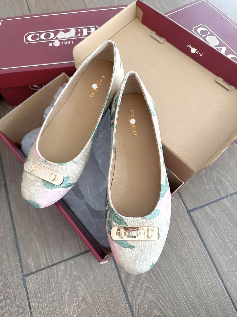 Giày bệt Coach Hoa Khóa Vàng