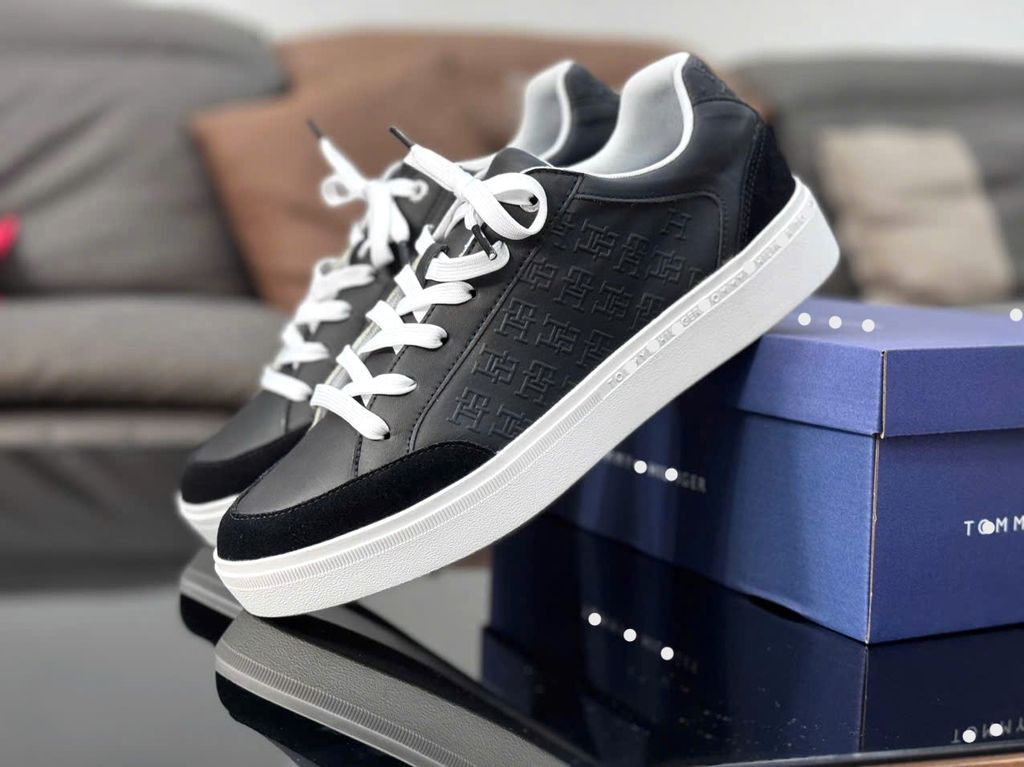 Giày Tommy 2 màu mã 240824A