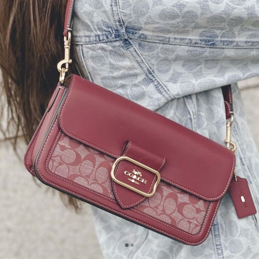 Túi Coach nắp màu đỏ mã C18025