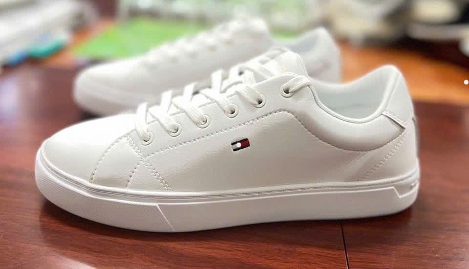 Giày Tommy màu trắng mã 2208C
