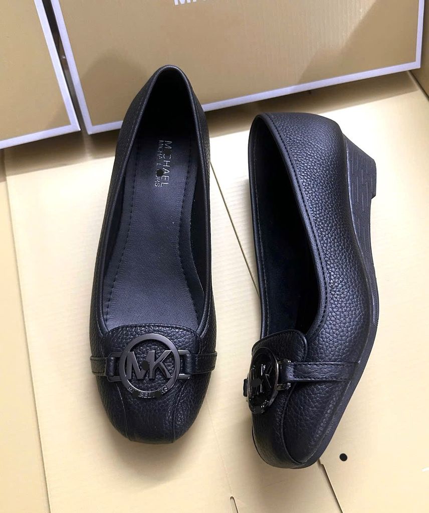 Giày MK màu đen Gót 3P mã 2511M