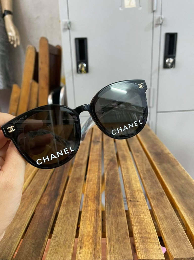 Kính Chanel đen 2705