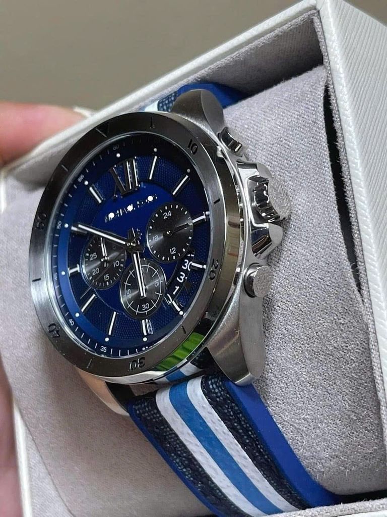 Đồng hồ silicone Michael Kors Brecken Chronograph Signatrue Xanh và Trắng