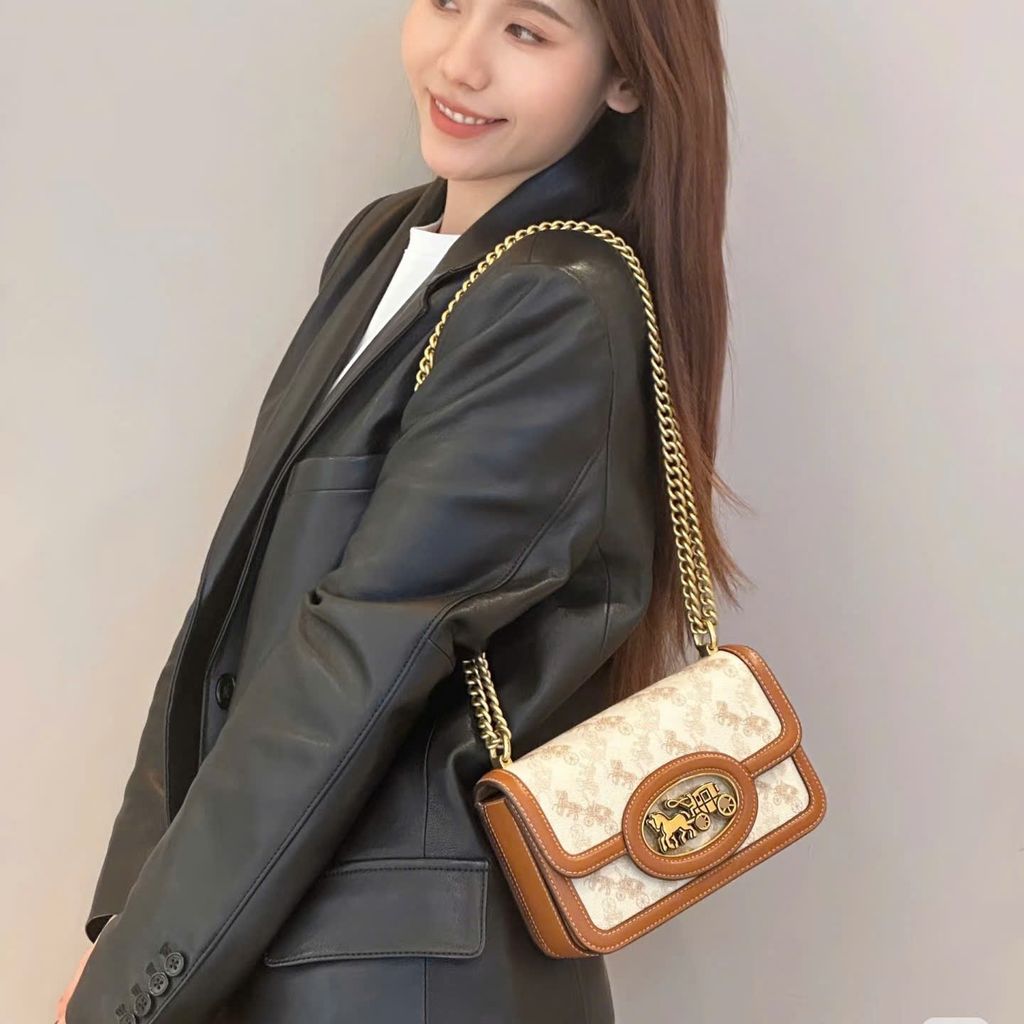 Coach Hero With Horse And Carriage Print KEM NÂU