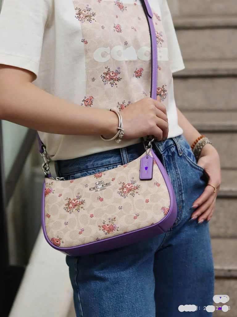 coach  Teri Shoulder Bag In Signature Canvas With Floral Print CAL37
