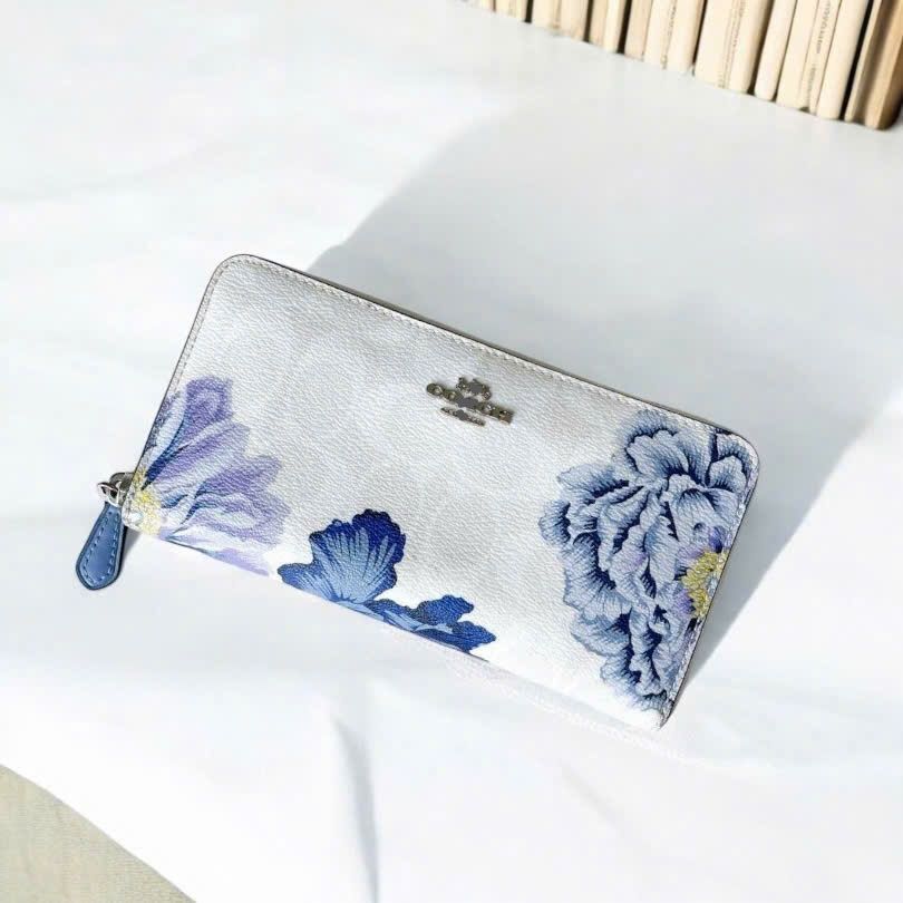 Coach Long Zip Around Wallet TRẮNG HOA