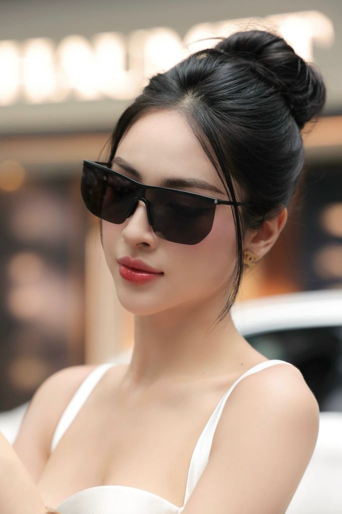 Mắt kính YSL đen cực ngầu