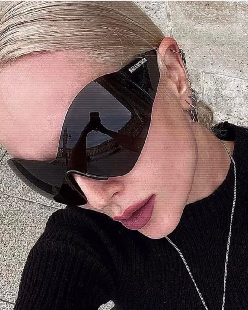 Balenciaga newss phiên bản Runway dáng Butterfly Mask Oversize