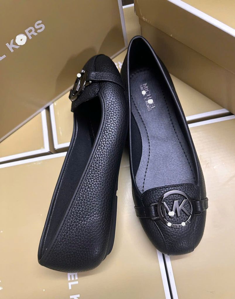 Giày bệt đen khoá tròn MK2011