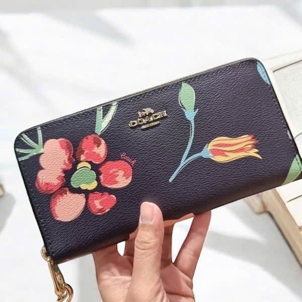 Coach Long Zip Around Wallet TÍM HOA