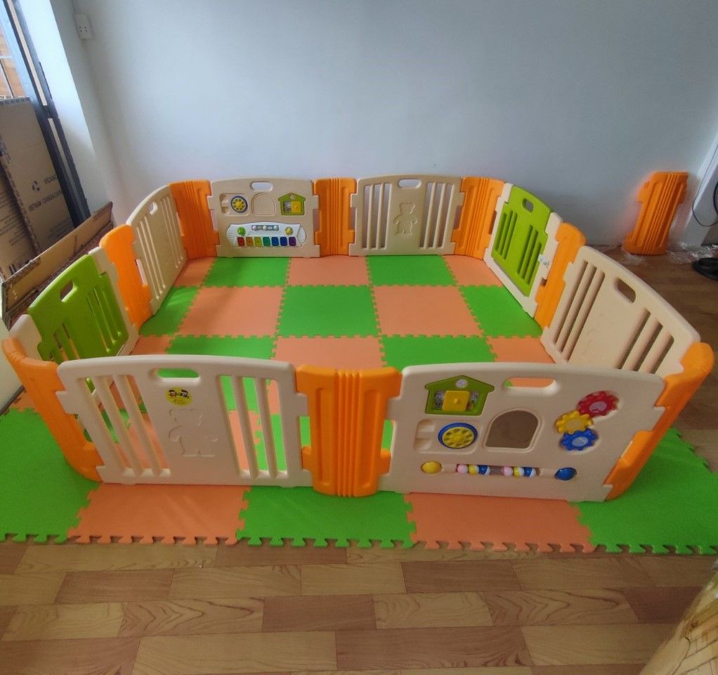  Quây 8 cạnh có cửa và đồ chơi màu be 