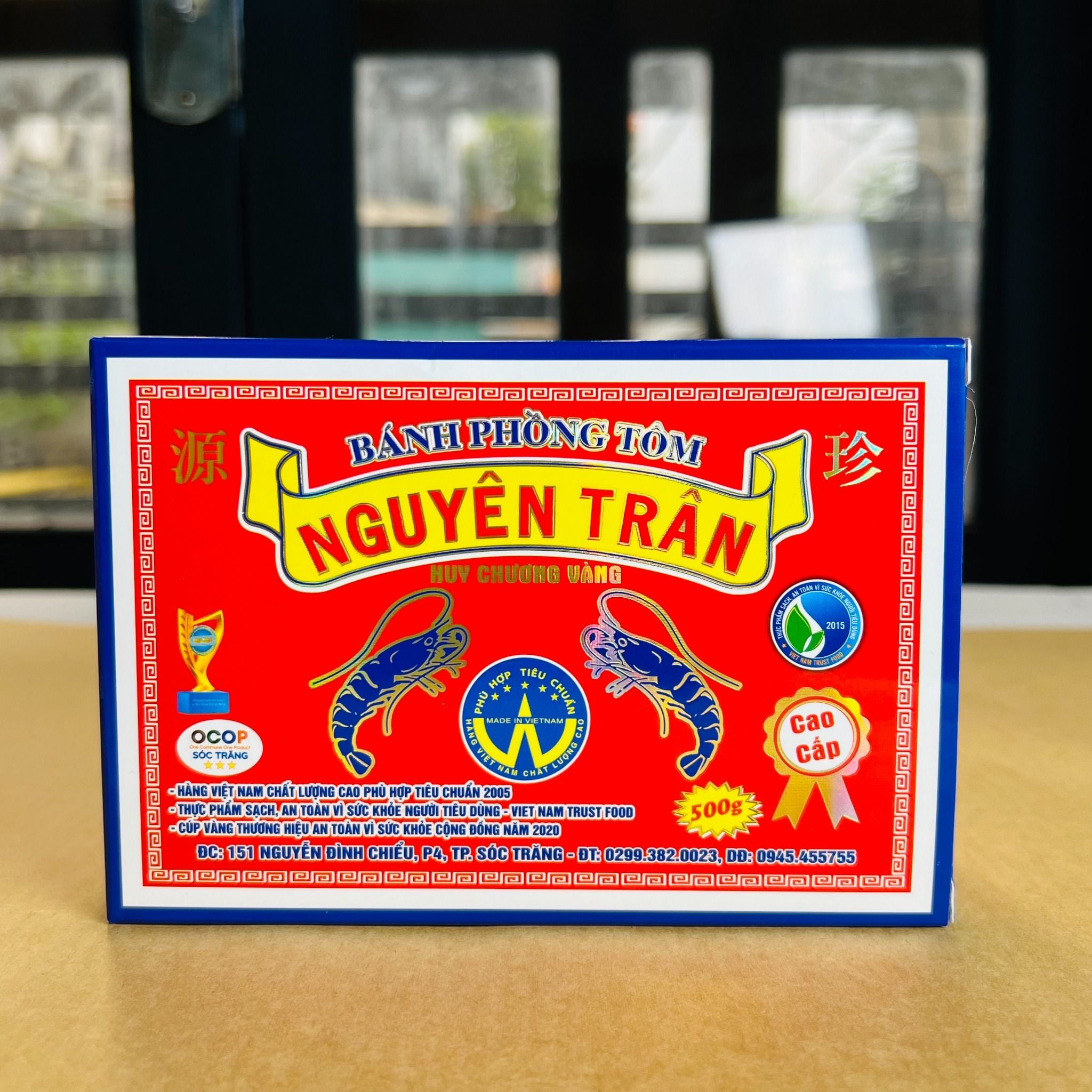  Bánh phồng tôm Sóc Trăng hiệu Nguyên Trân, loại cao cấp viền xanh (60% Tôm) 500gr 