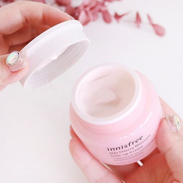  Kem Dưỡng Ẩm Trắng Da Innisfree Jeju Cherry Blossom Tone Up Cream 