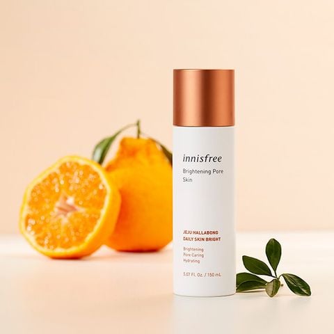 Nước Hoa Hồng Dưỡng Trắng Da Dòng Quýt Hallabong Innisfree Brightening Pore Skin 150ml ( Mẫu Mới )