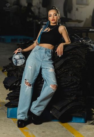 Quần Jeans Nữ Ống Suông XQ124J8271