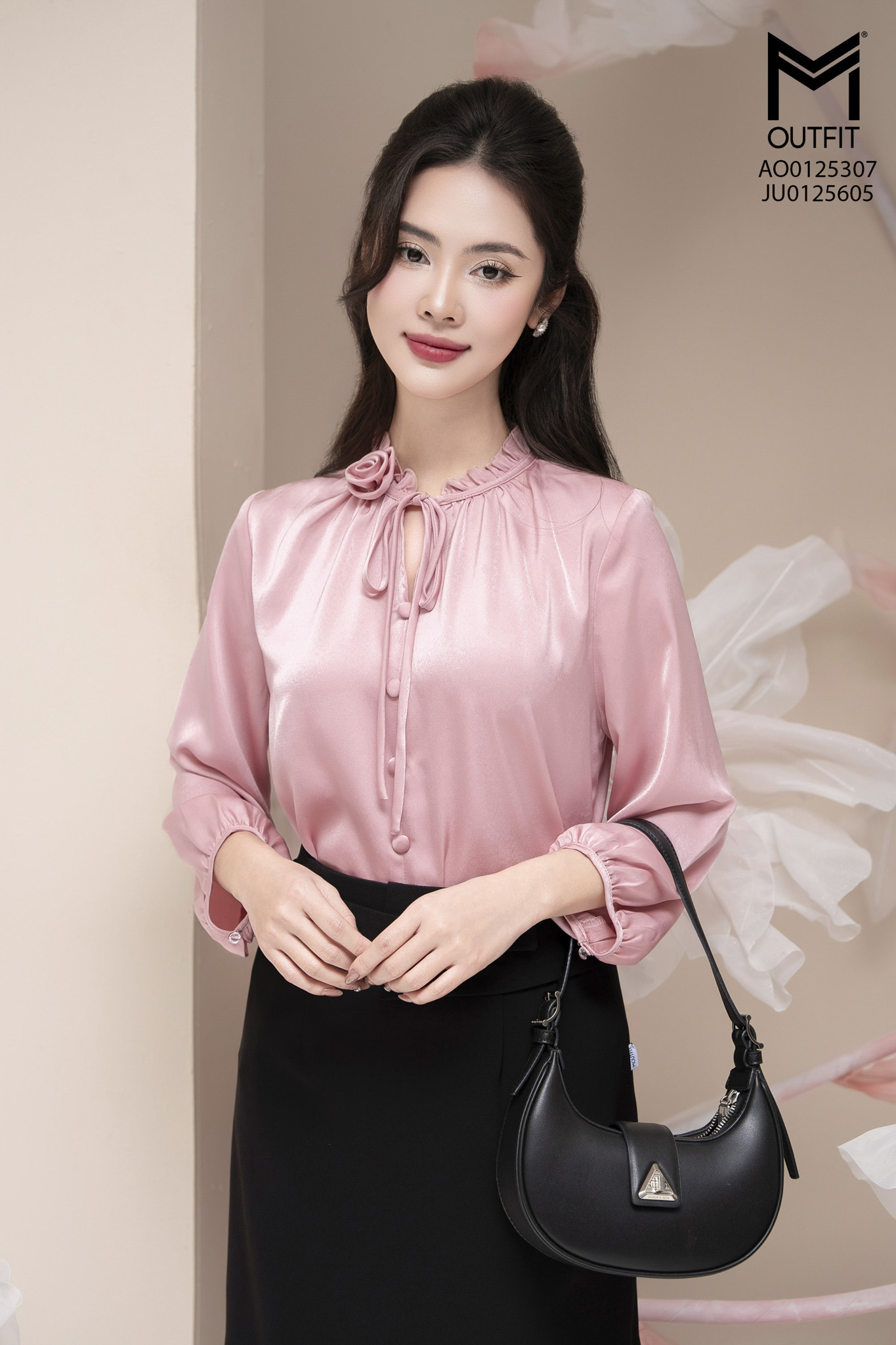 Áo sơ mi lụa suông cổ xếp ly đính đá