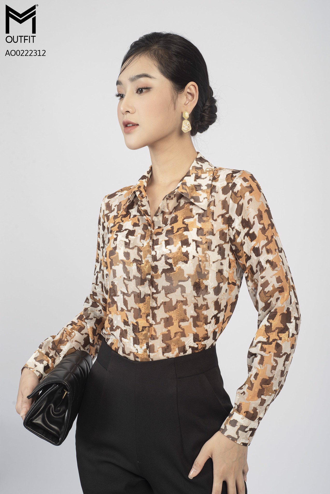 Áo sơ mi dài tay cổ đức, nẹp dấu khuy