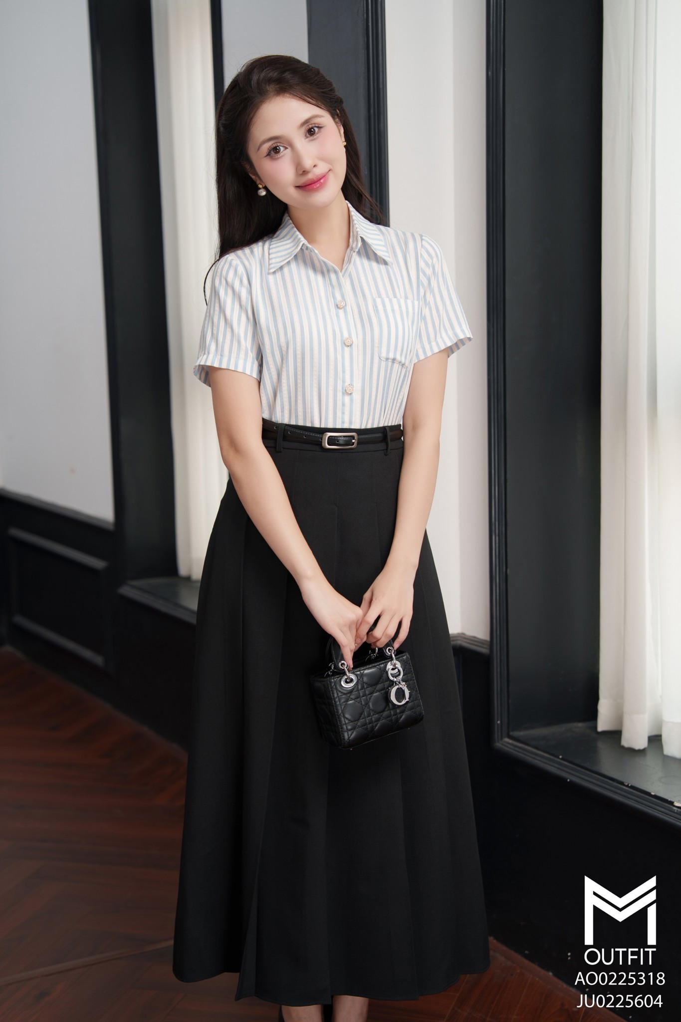 Áo sơ mi dáng suông cộc tay cổ đức