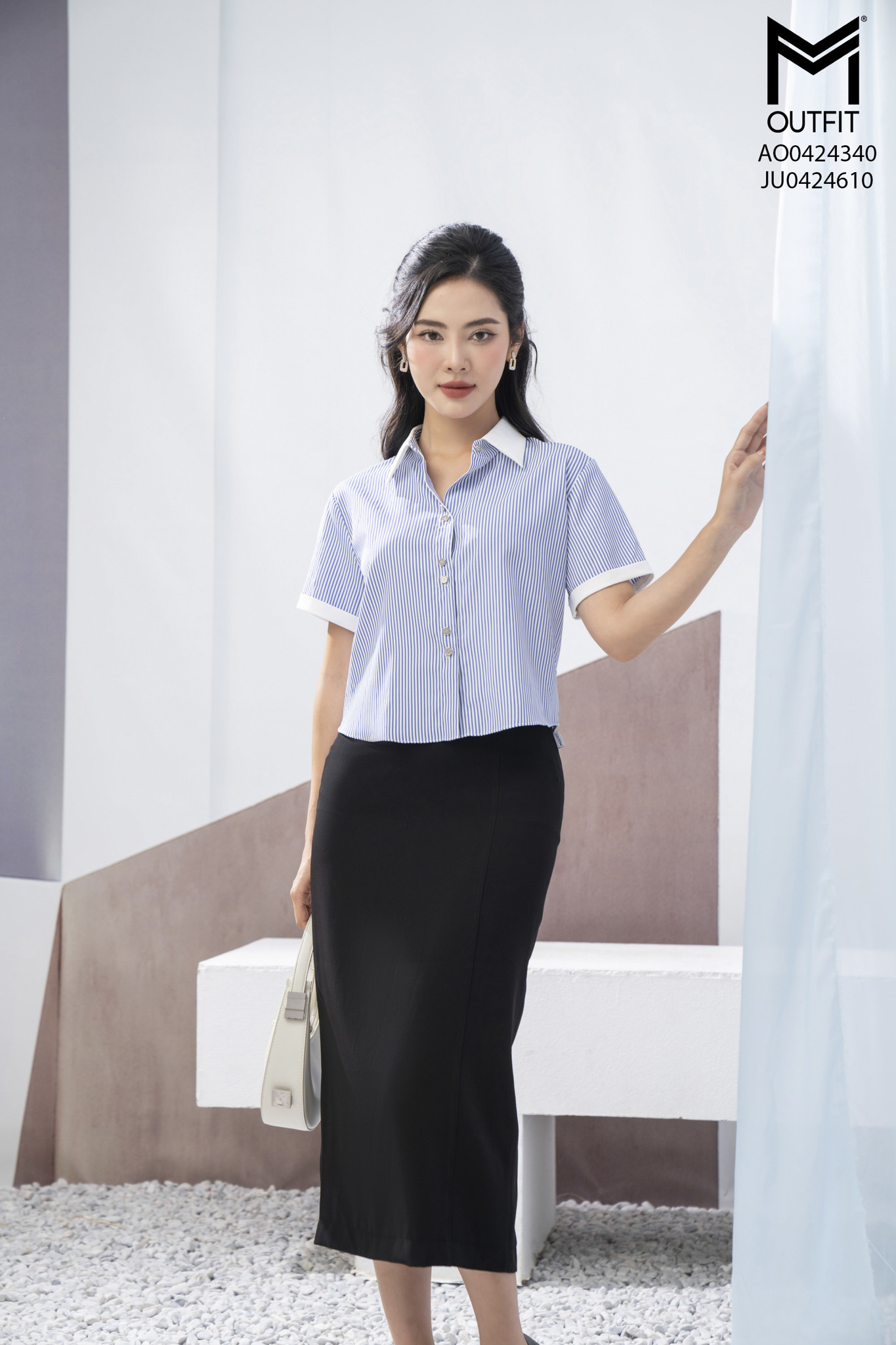 Áo sơ mi kẻ crotop cổ đức phối trắng tay lơ vê gấu